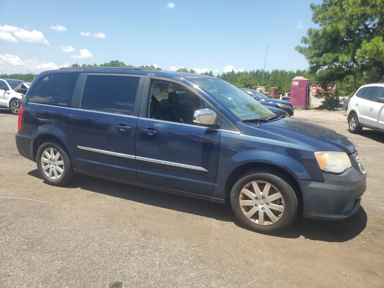 2012 Chrysler Town & Country Touring L - Фото 4