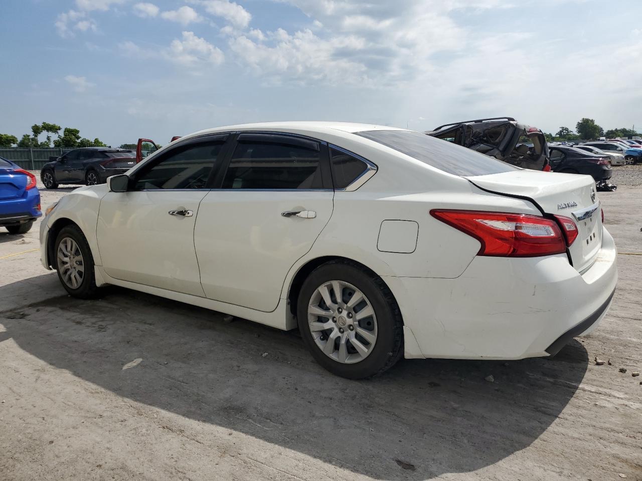 2016 Nissan Altima 2.5 - Фото 2