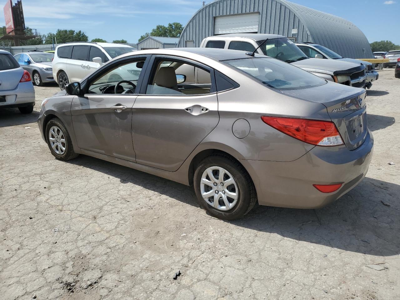2013 Hyundai Accent Gls - Фото 2