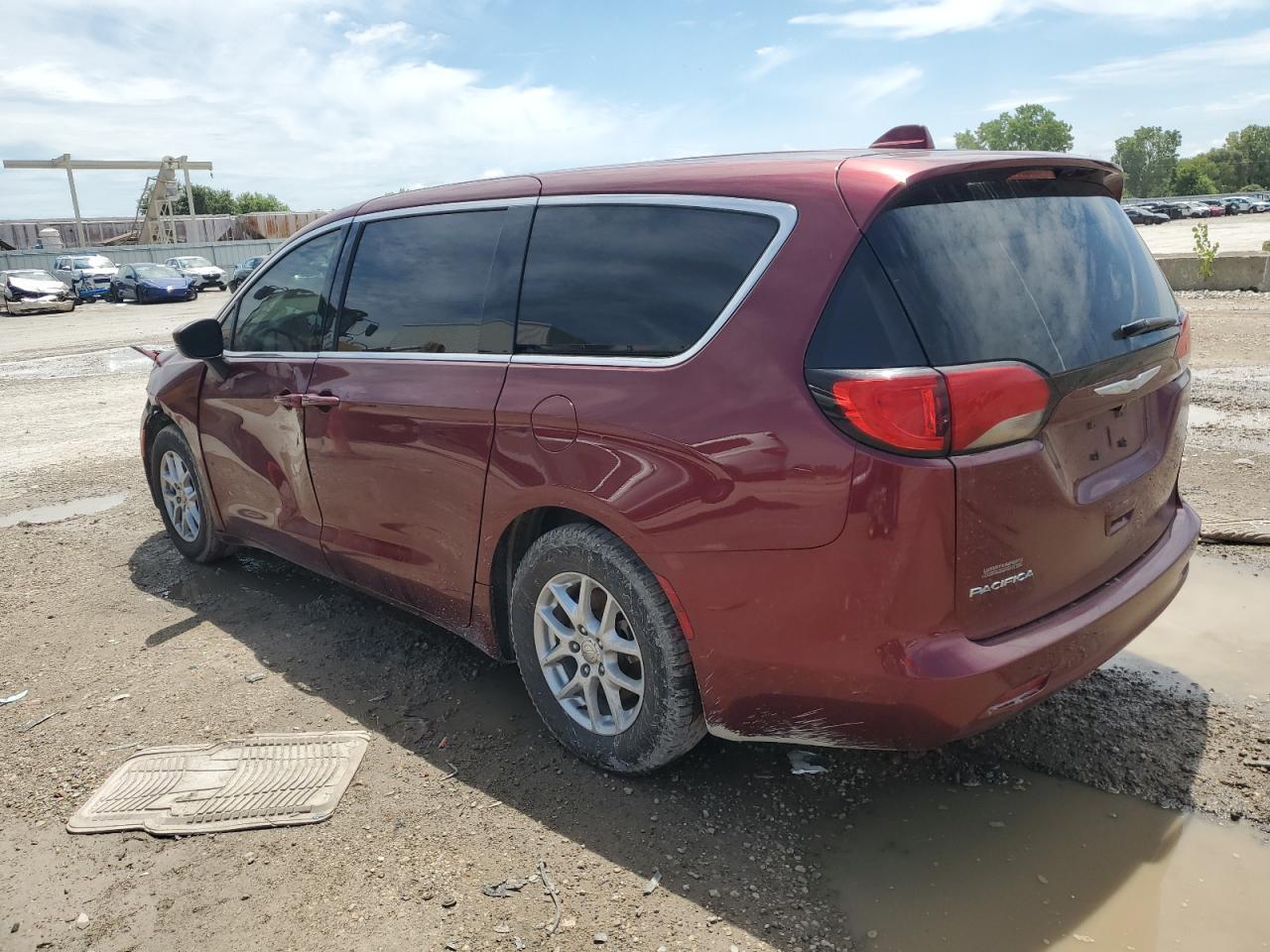2017 Chrysler Pacifica Touring - Image 2