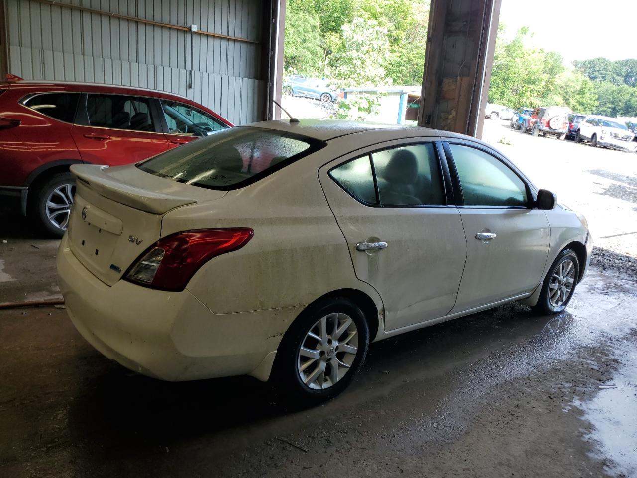 2014 Nissan Versa S - Фото 3