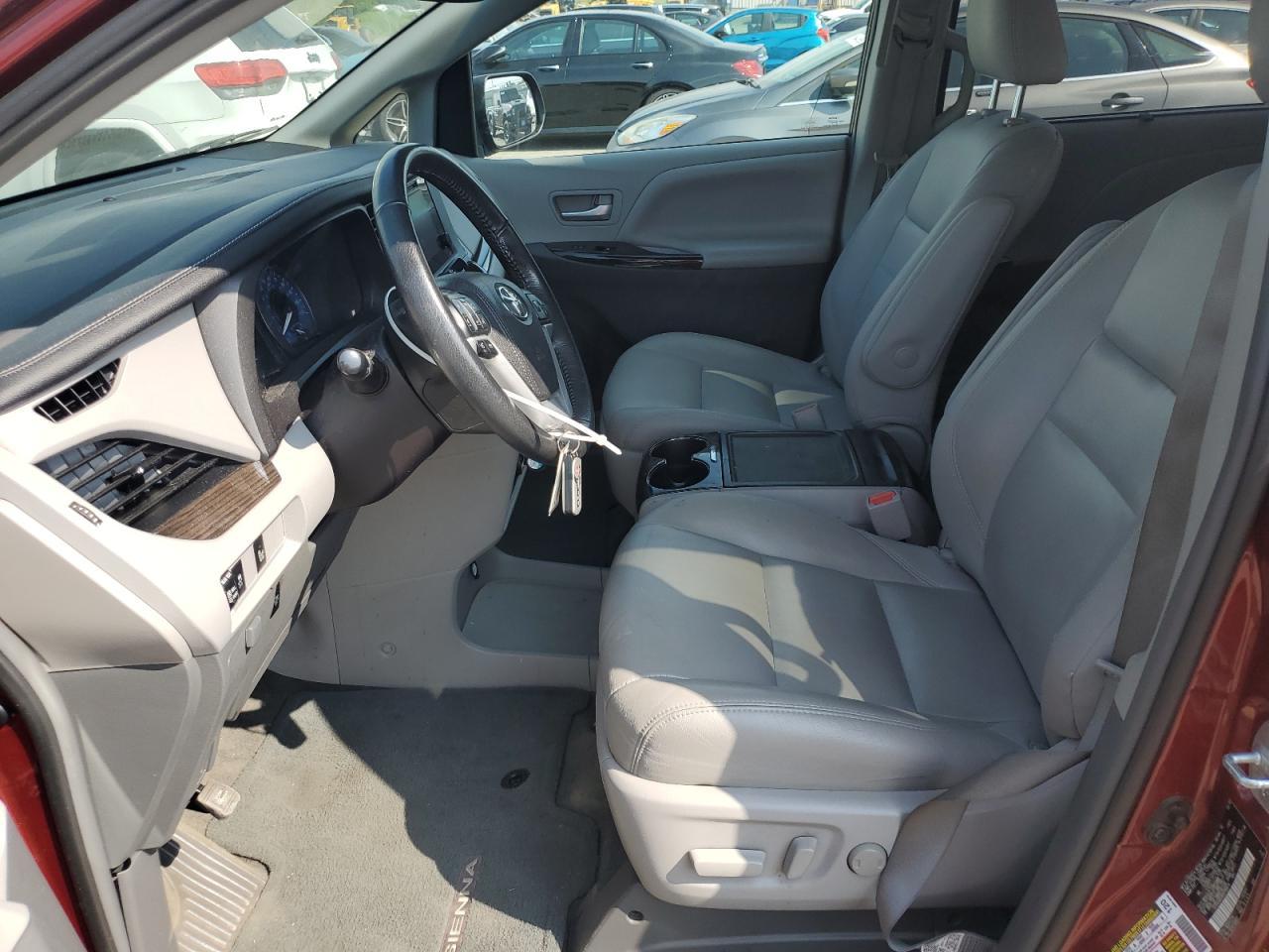 2017 Toyota Sienna Xle - Фото 7