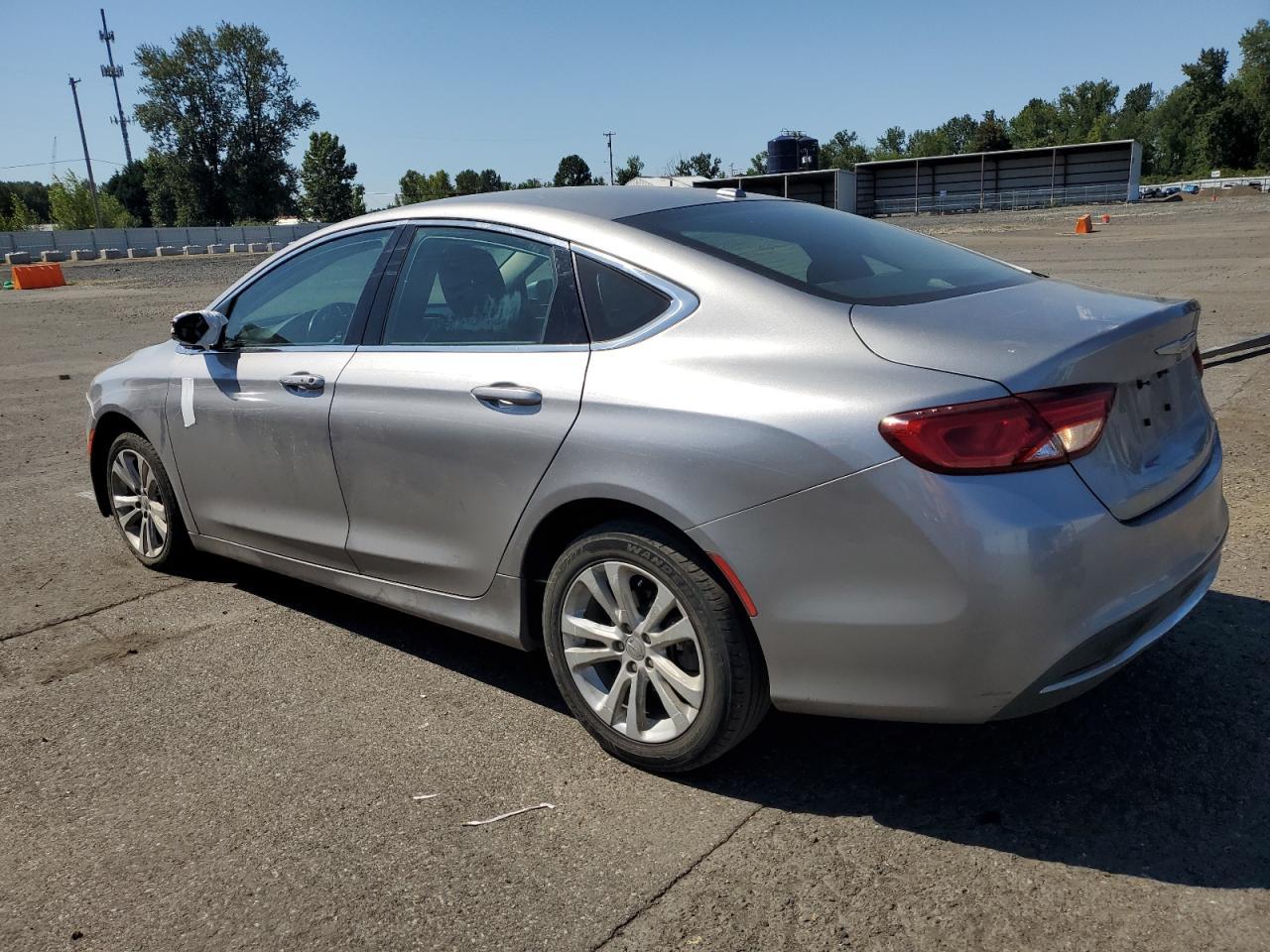 2016 Chrysler 200 Limited - Фото 2