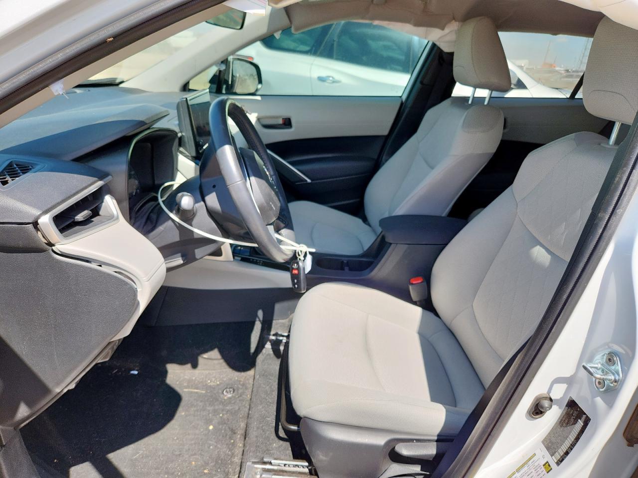 2023 Toyota Corolla Cross Le - Image 7
