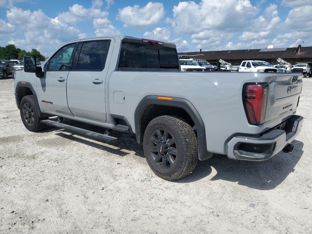 2024 GMC Sierra K3500 At4 - Фото 2