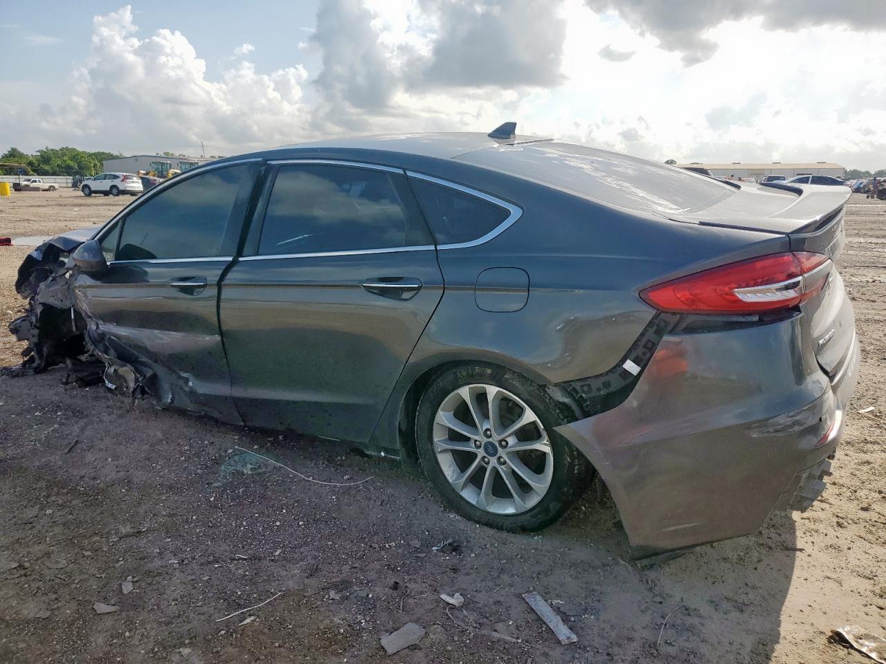 2019 Ford Fusion Titanium - Фото 2