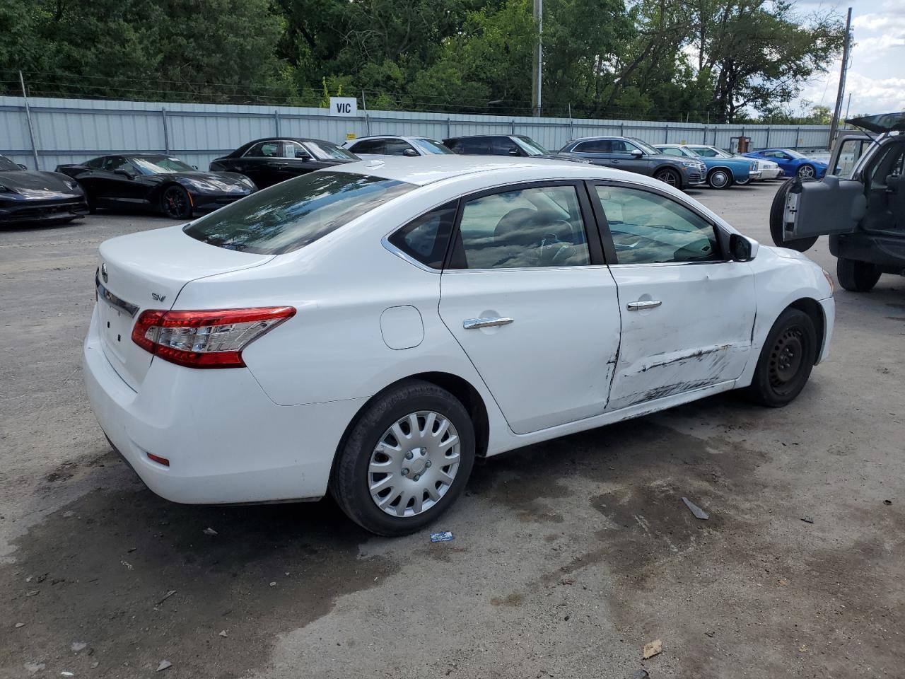 2015 Nissan Sentra S - Фото 3