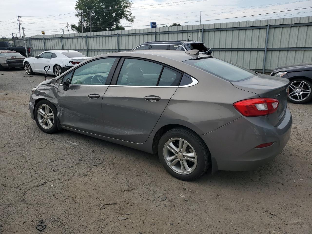 2017 Chevrolet Cruze Lt - Фото 2