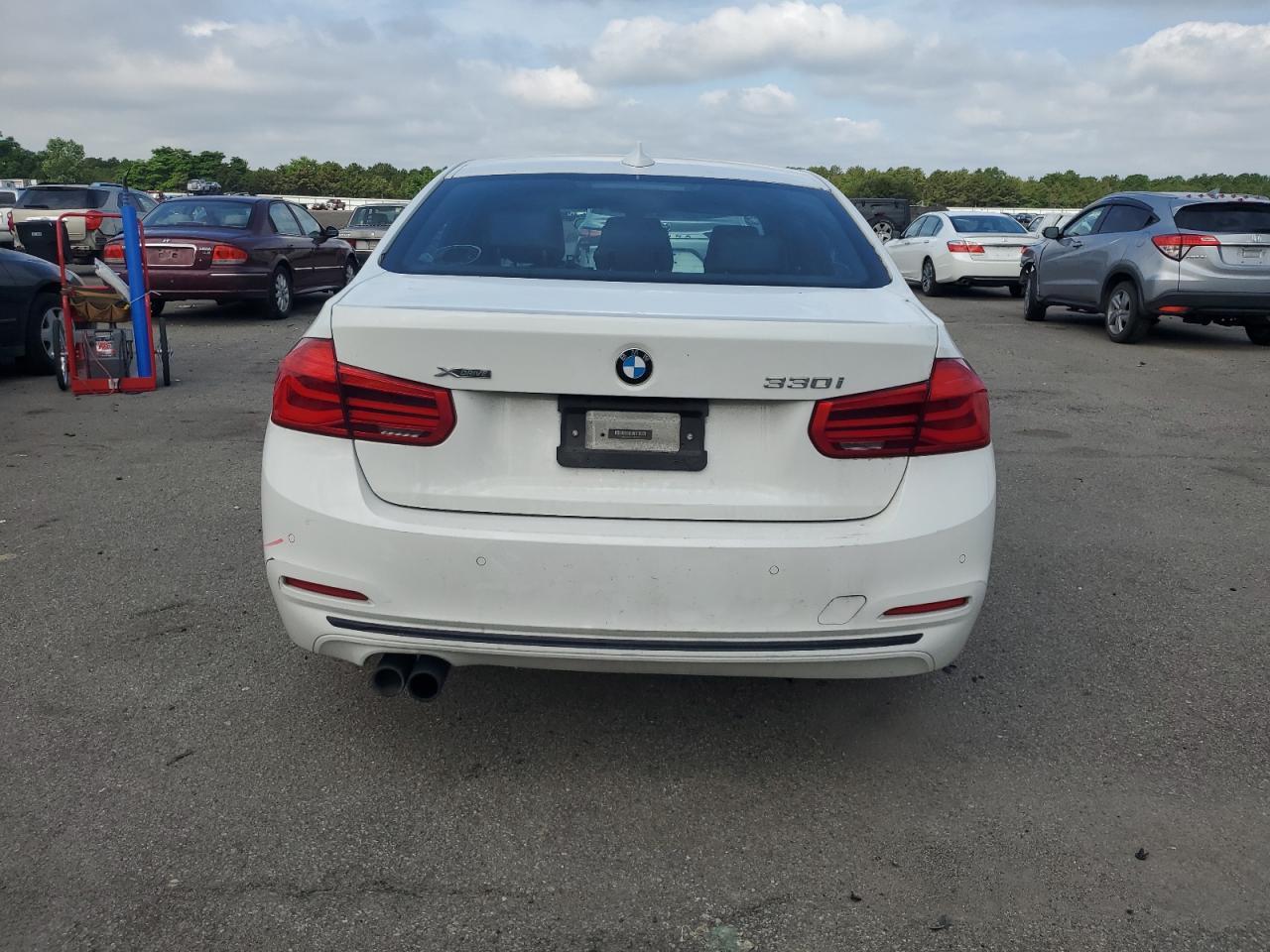 2017 BMW 330 Xi - Фото 6