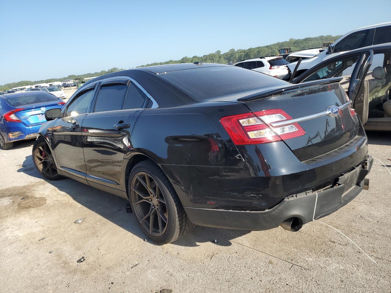 2017 Ford Taurus Sho - Фото 2