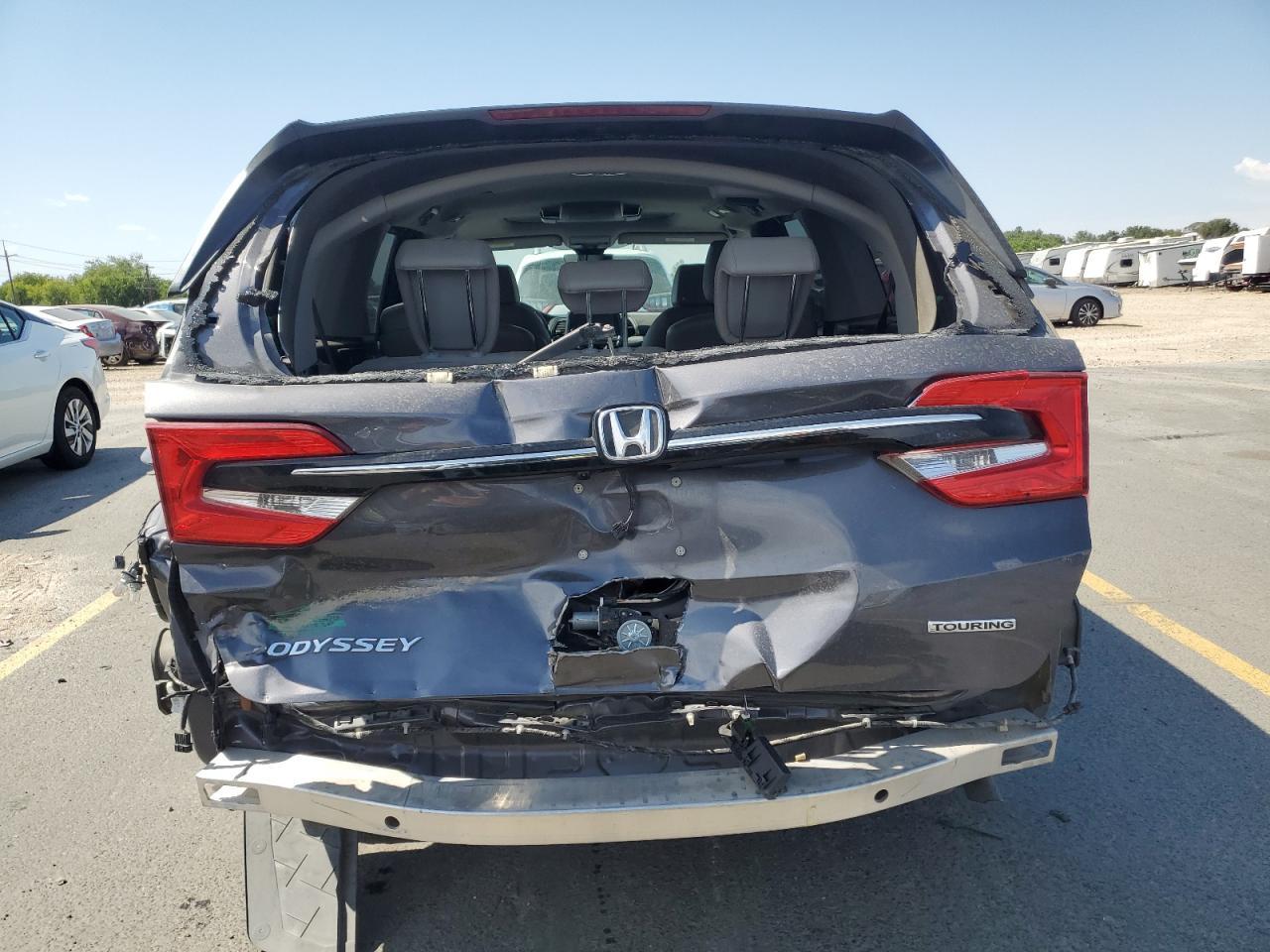 2022 Honda Odyssey Touring - Image 6