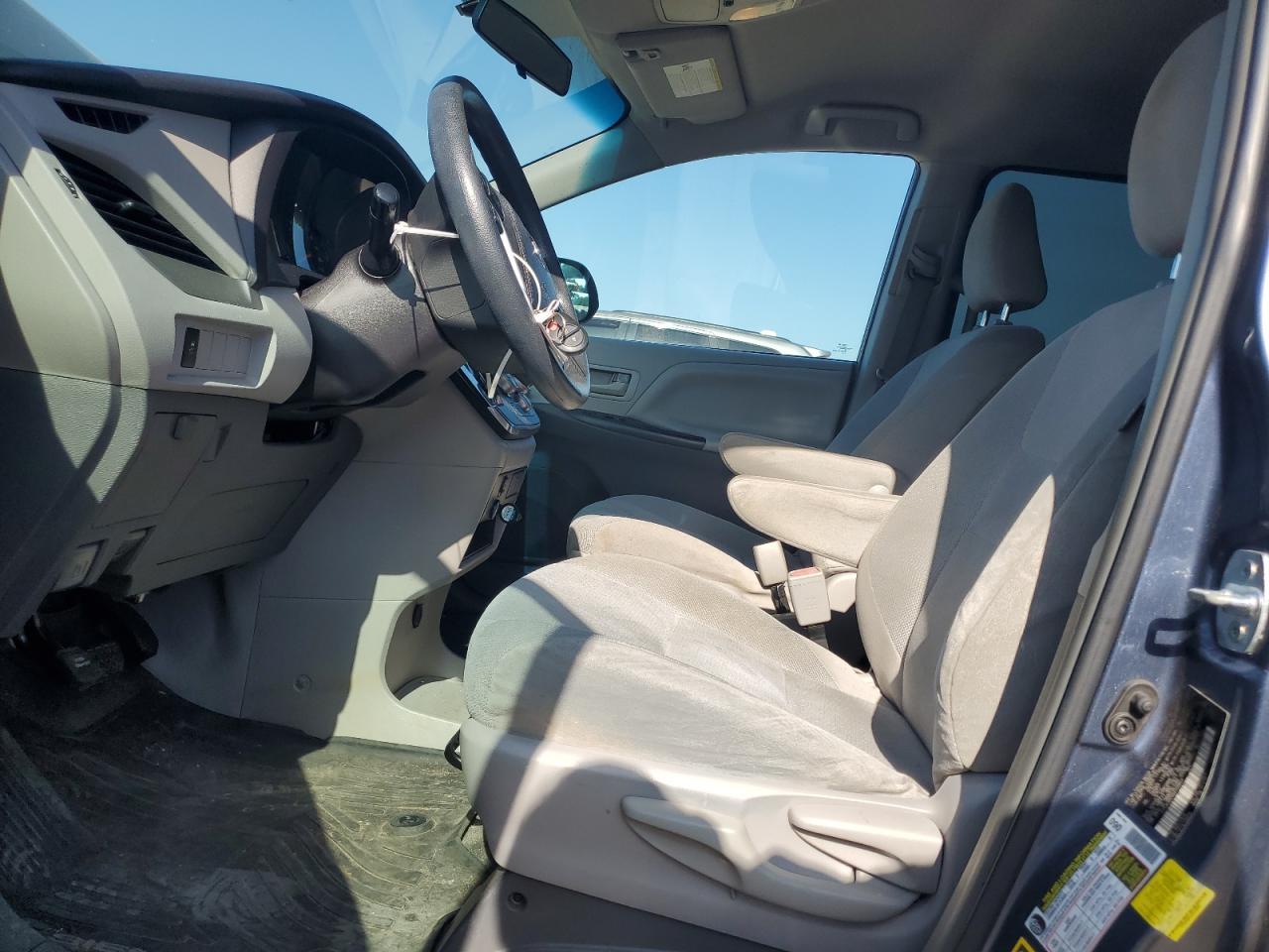 2016 Toyota Sienna - Image 7
