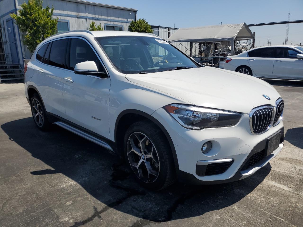 2017 BMW X1 Sdrive28I - Фото 4
