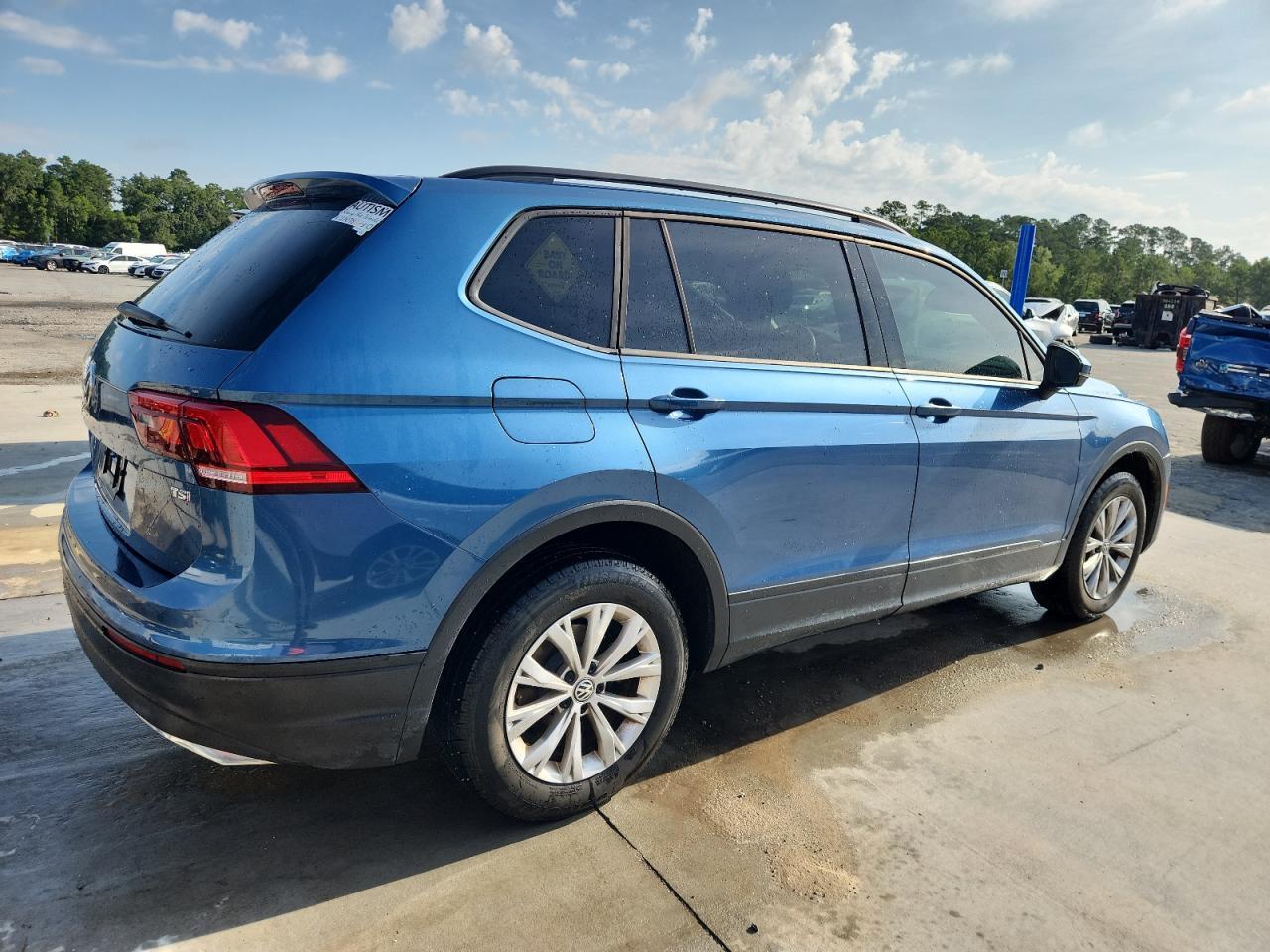 2018 Volkswagen Tiguan S - Фото 3