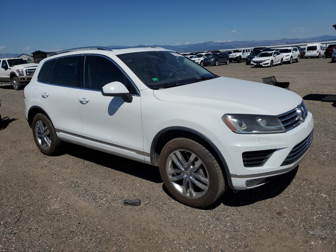 2016 Volkswagen Touareg Sport - Image 4