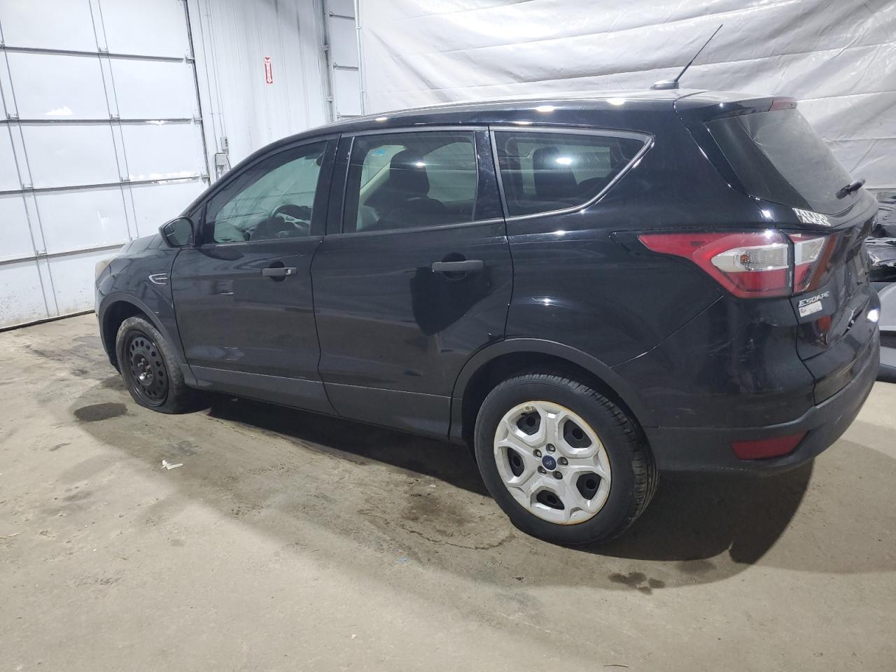 2018 Ford Escape S - Фото 2