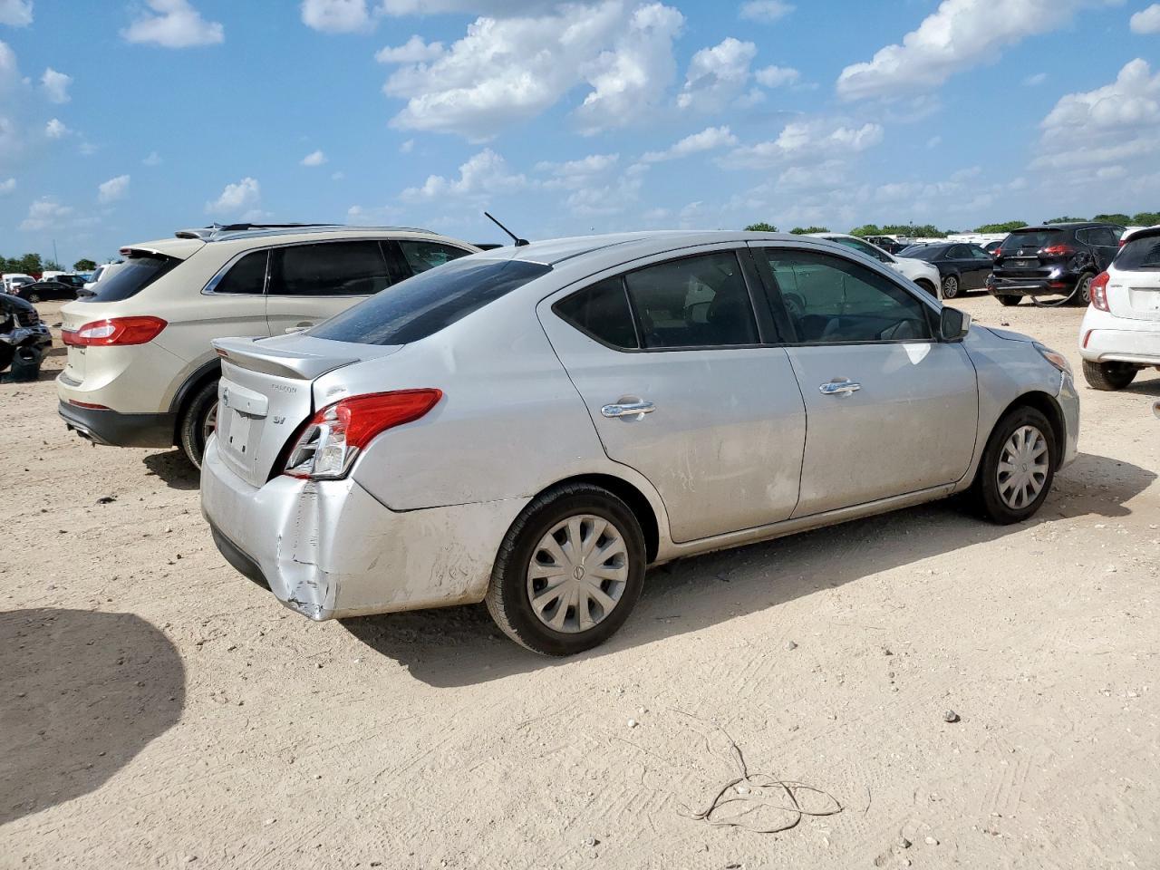 2019 Nissan Versa S - Фото 3