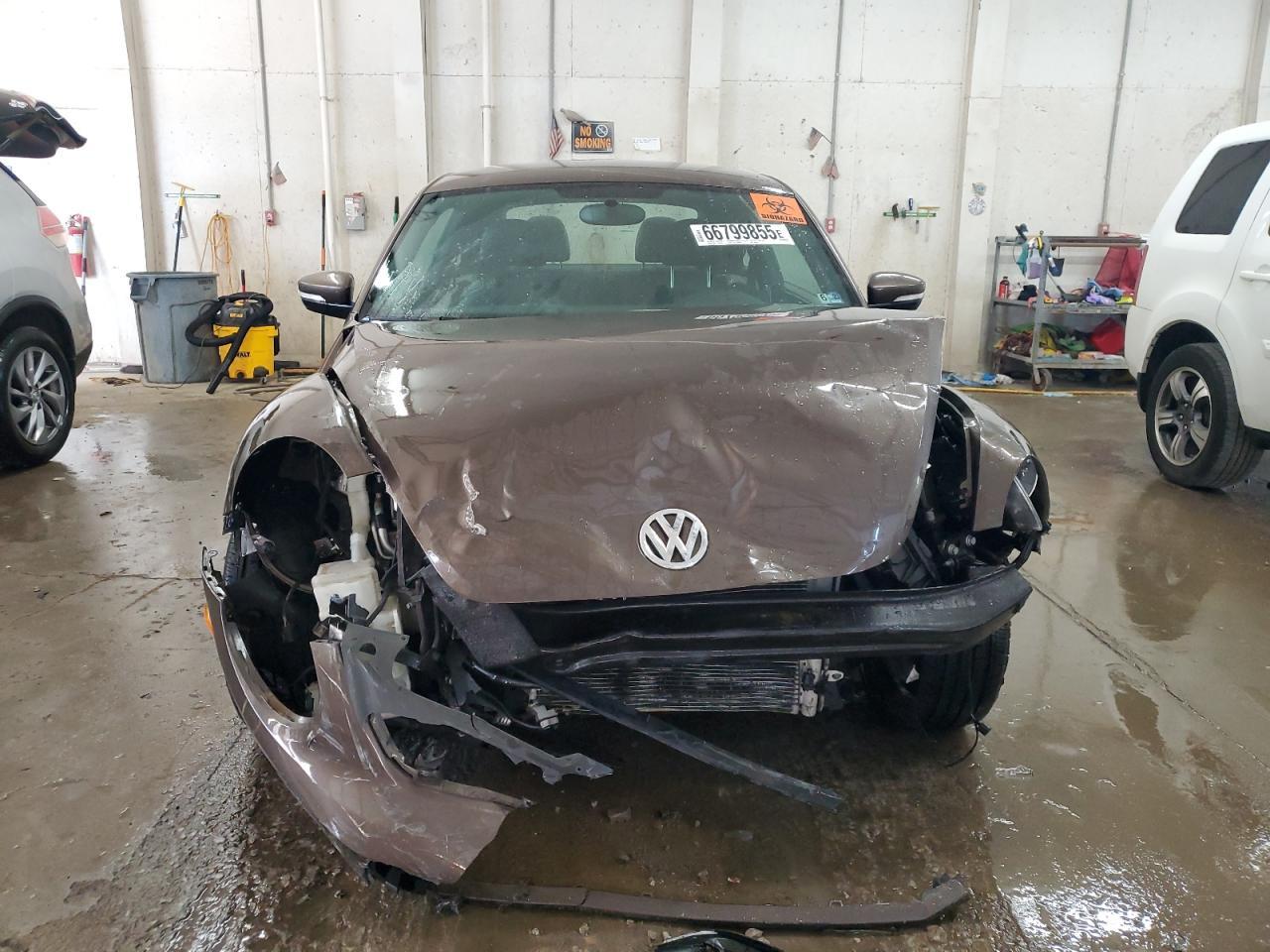 2012 Volkswagen Beetle - Image 5