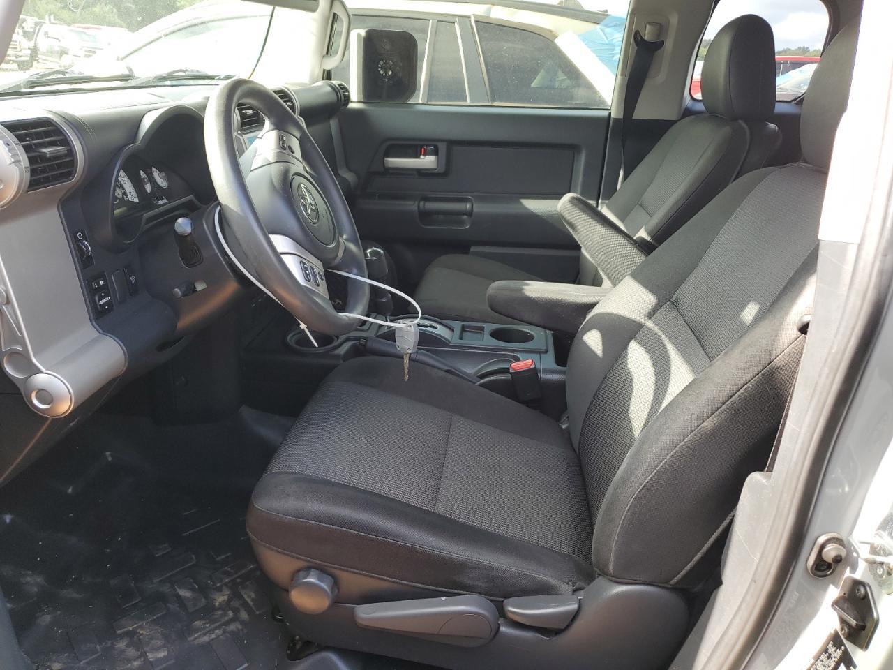 2014 Toyota Fj Cruiser - Image 7