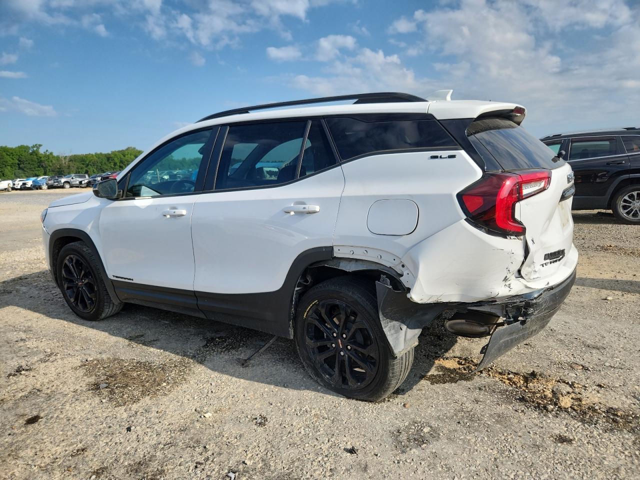 2022 GMC Terrain Sle - Image 2