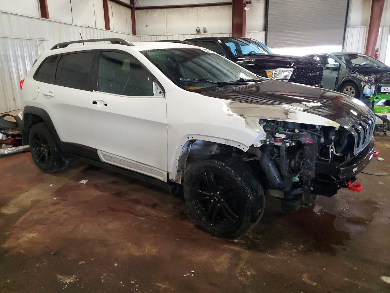 2016 Jeep Cherokee Trailhawk - Image 4