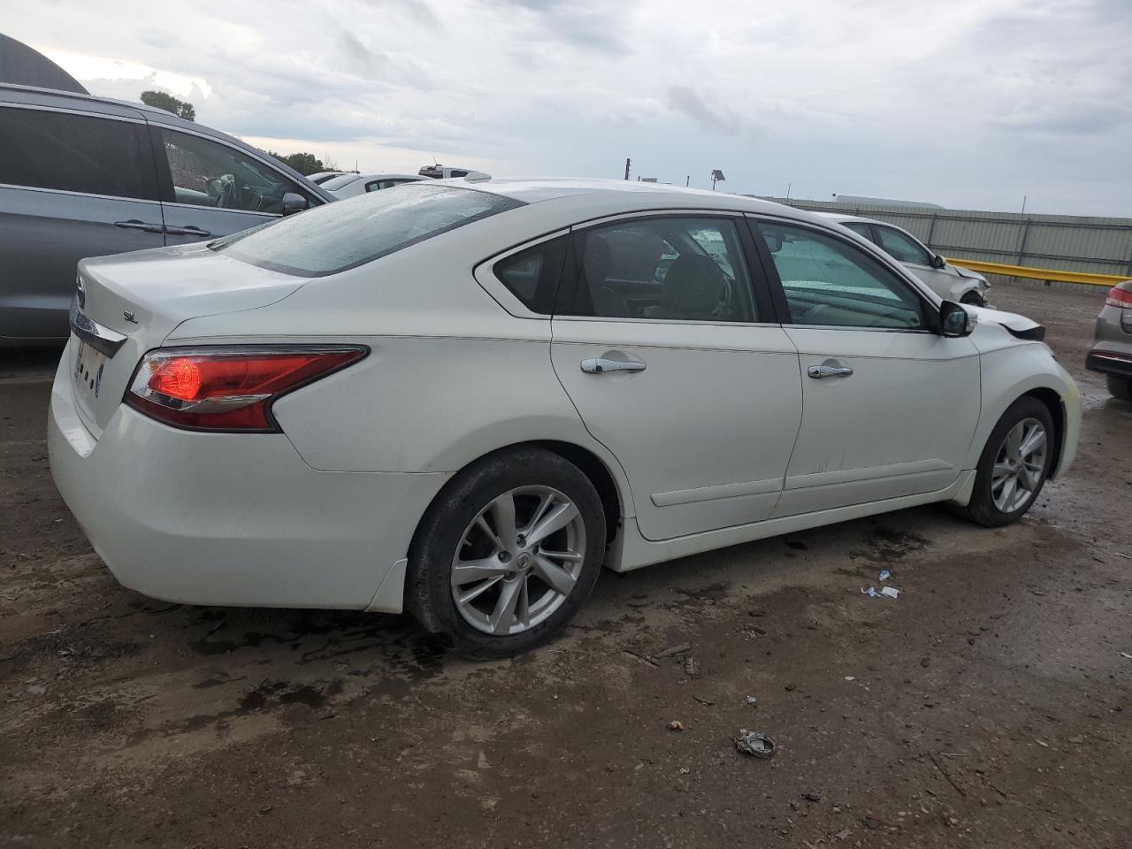 2015 Nissan Altima 2.5 - Image 3