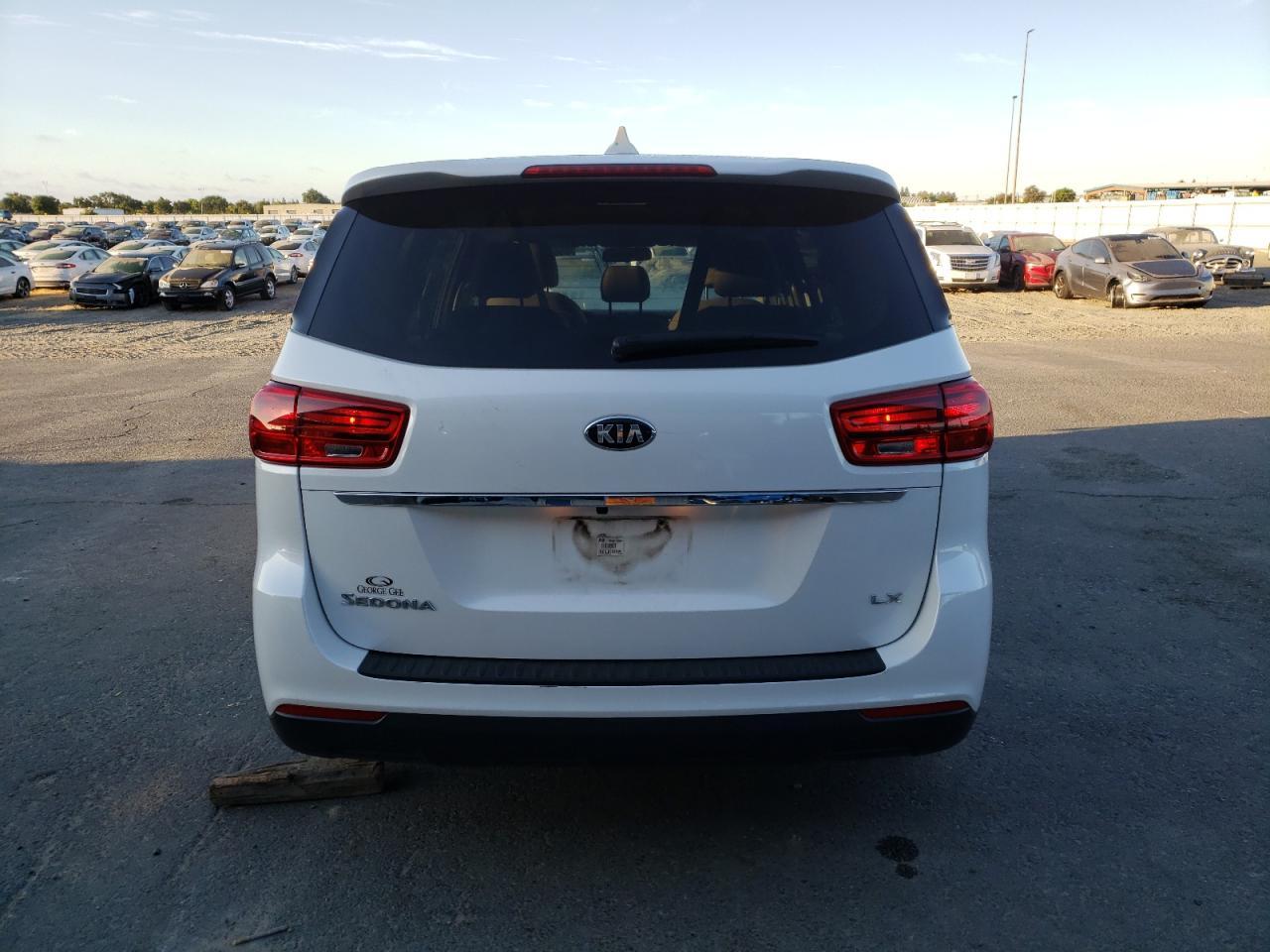 2020 Kia Sedona Lx - Фото 6