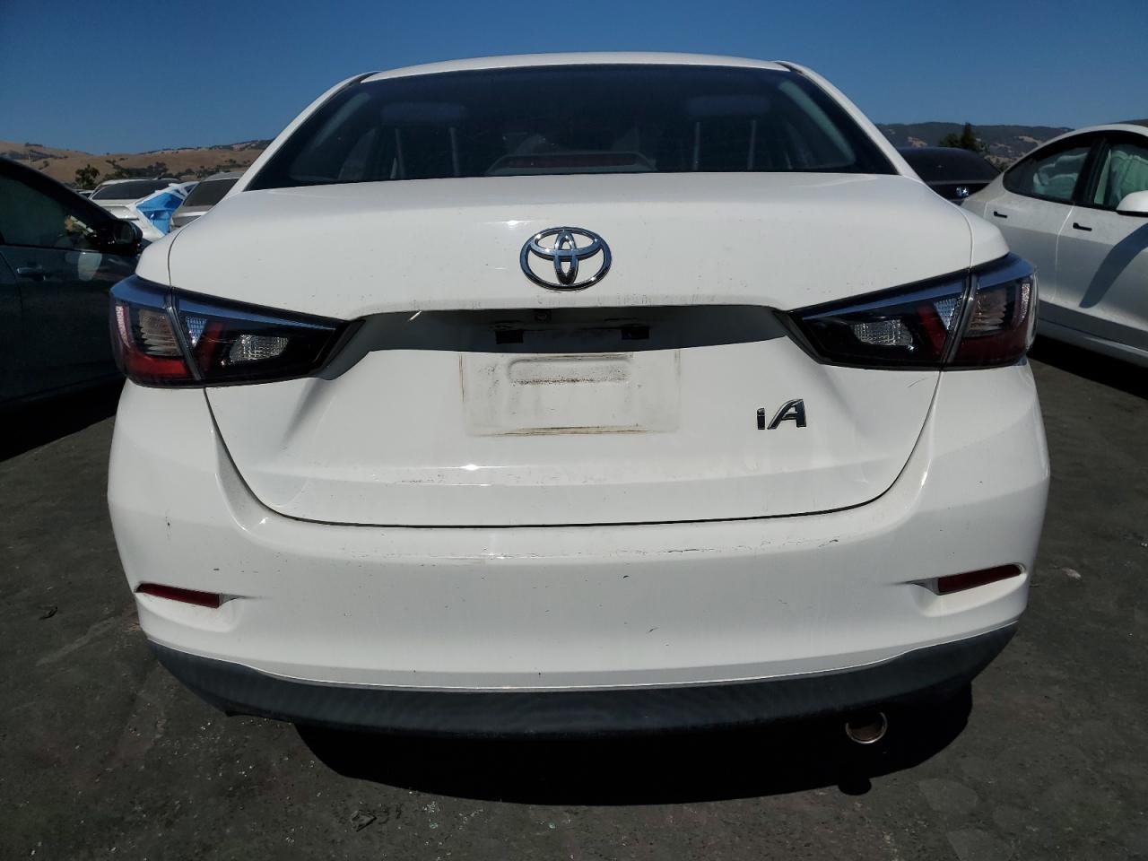 2017 Toyota Yaris Ia - Фото 6