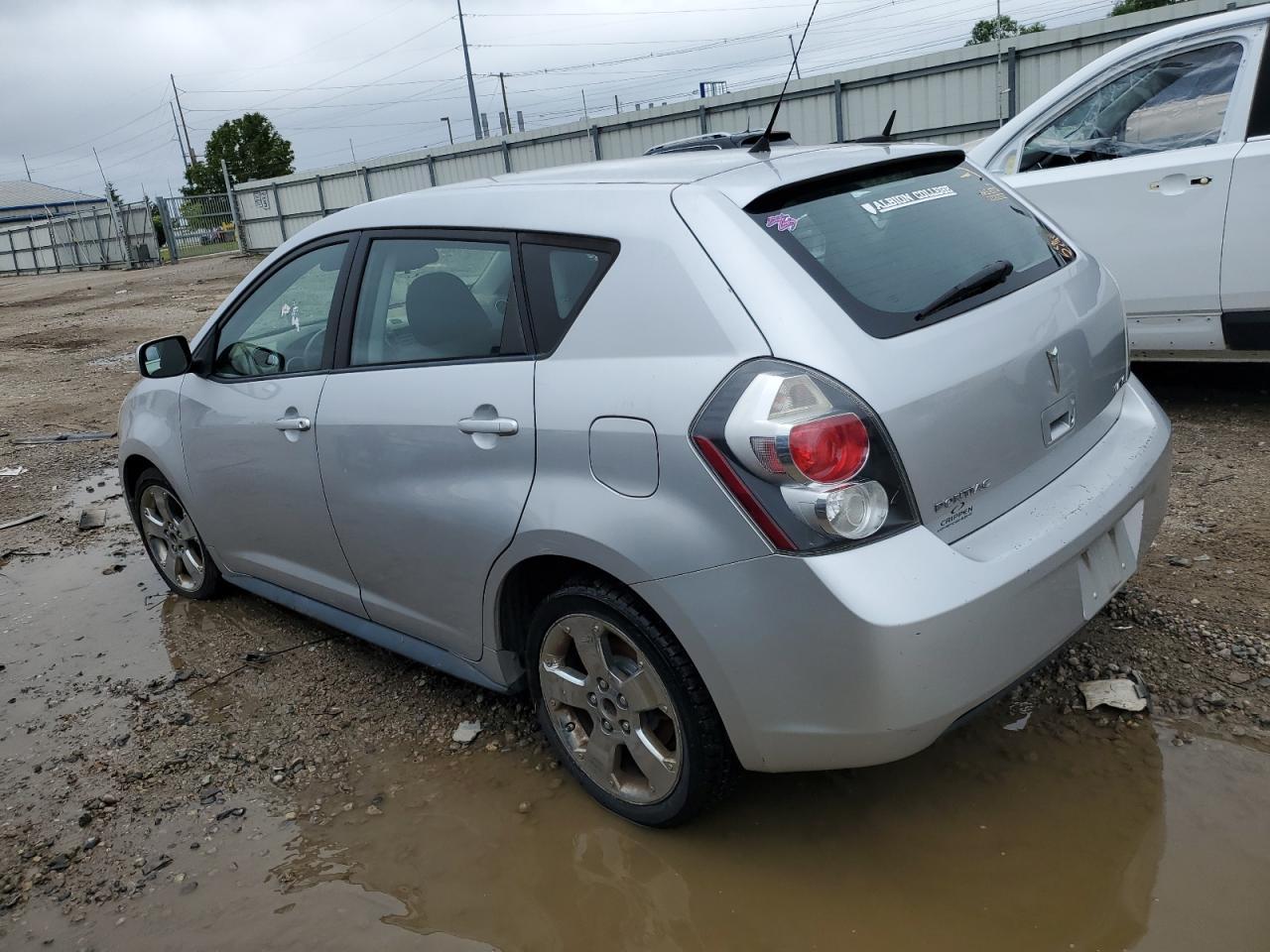 2009 Pontiac Vibe - Фото 2