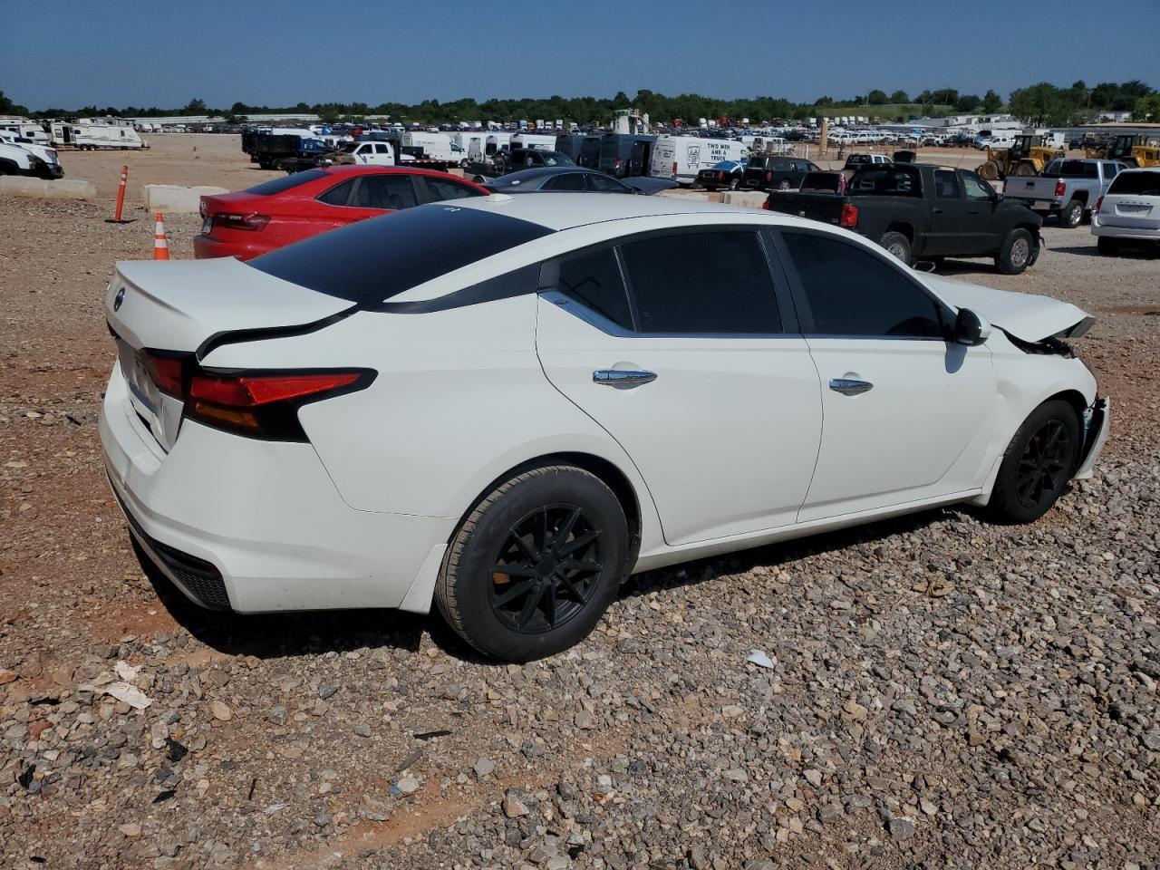 2020 Nissan Altima S - Фото 3