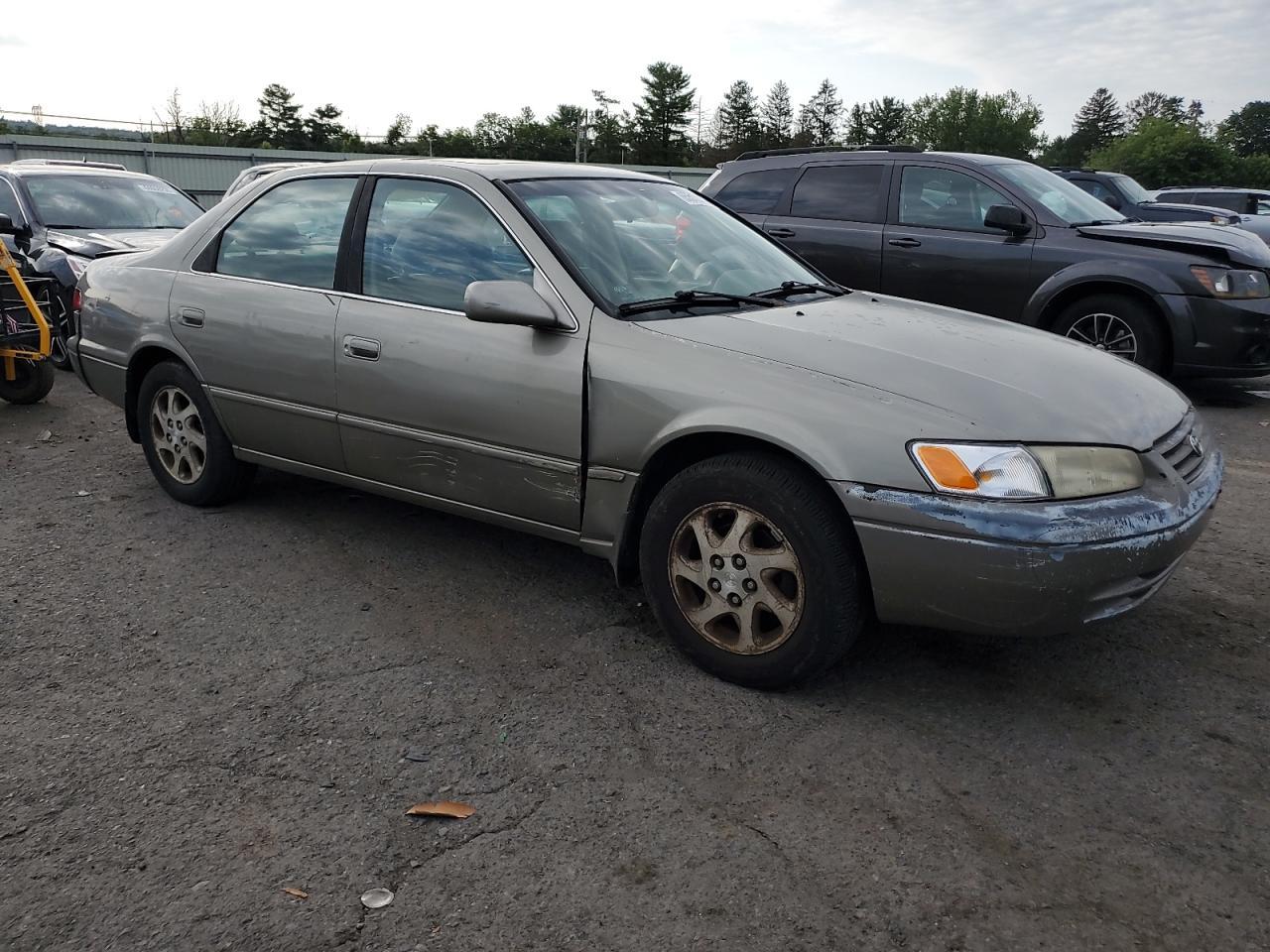 1998 Toyota Camry Le - Image 4