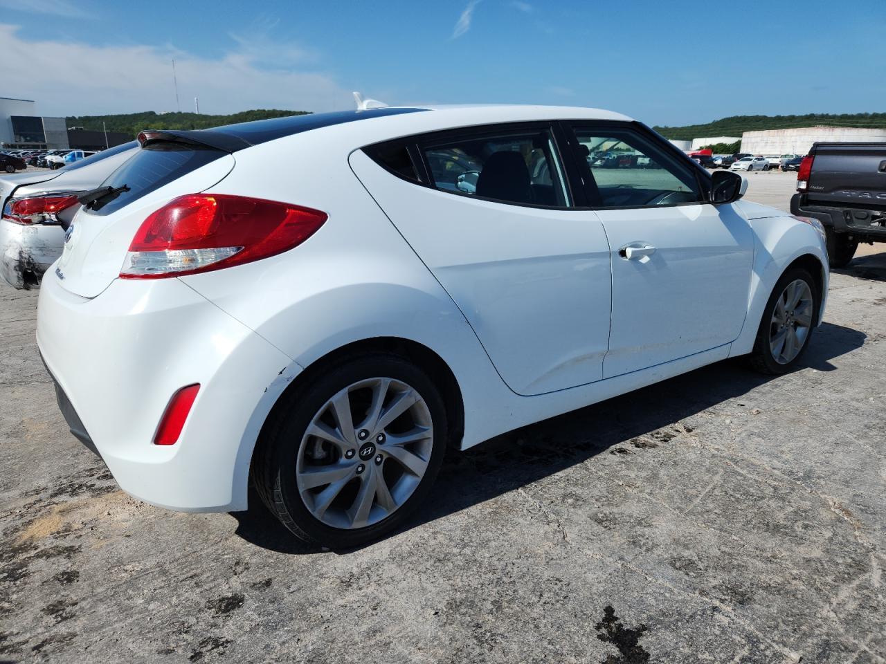 2016 Hyundai Veloster - Фото 3