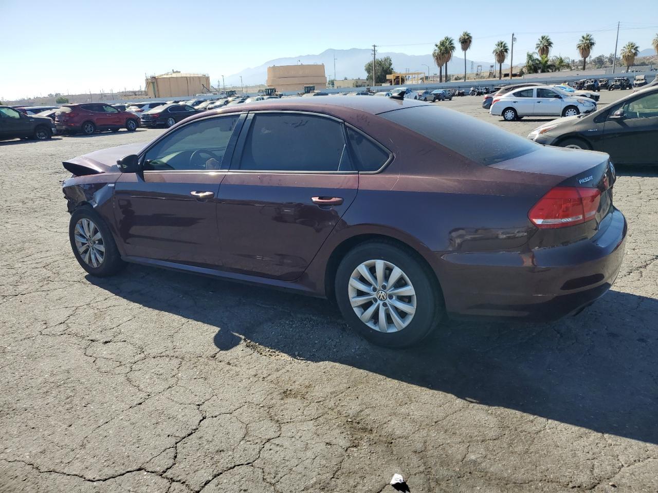 2014 Volkswagen Passat S - Фото 2