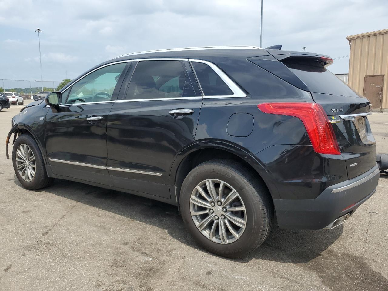 2017 Cadillac Xt5 Luxury - Image 2