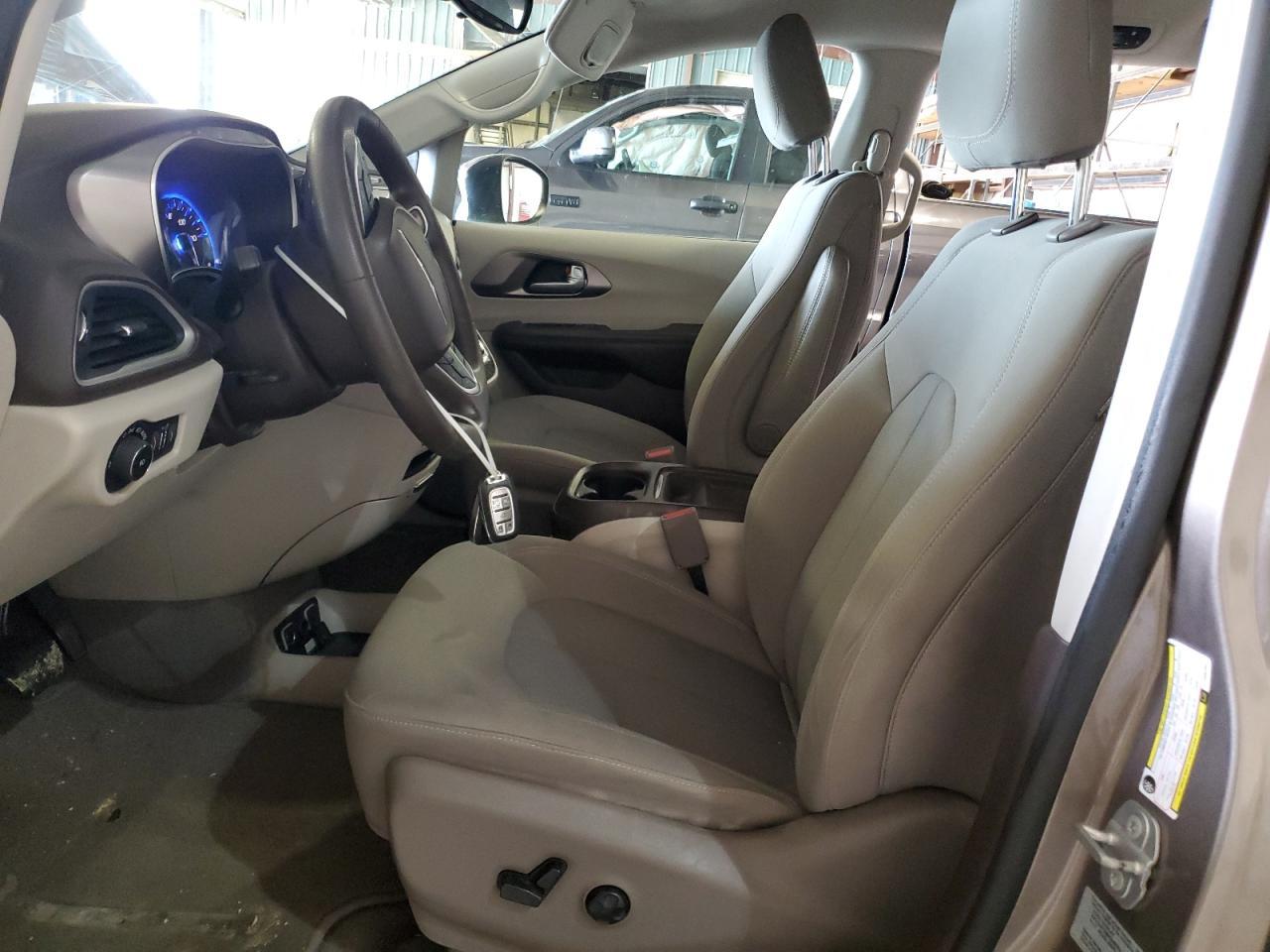 2017 Chrysler Pacifica Touring L - Фото 7