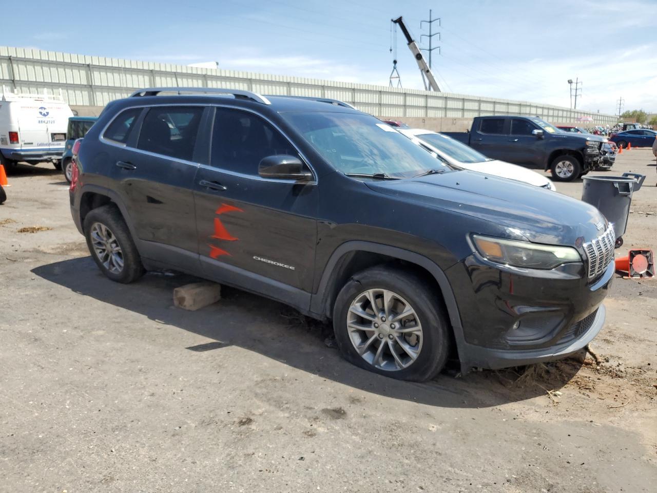 2019 Jeep Cherokee Latitude Plus - Image 4