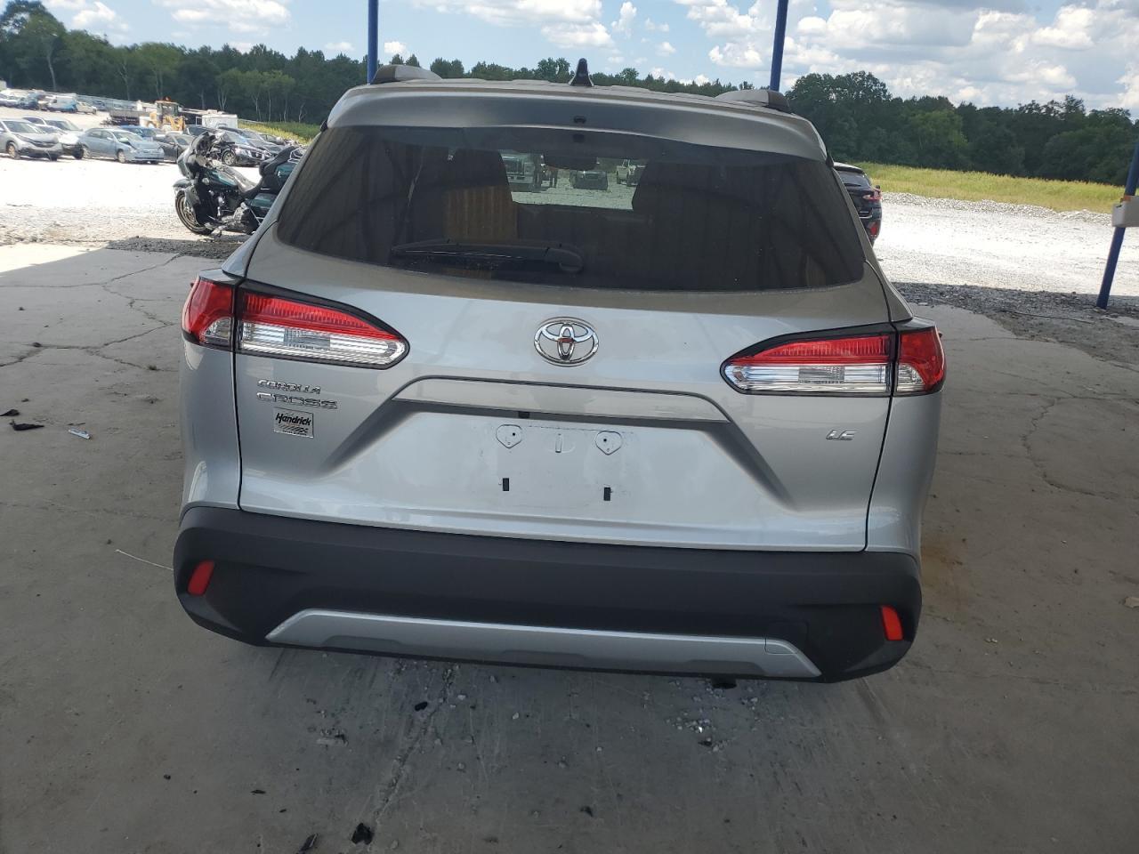 2025 Toyota Corolla Cross Le - Image 6