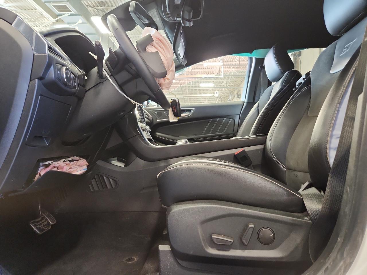 2022 Ford Edge St - Image 7