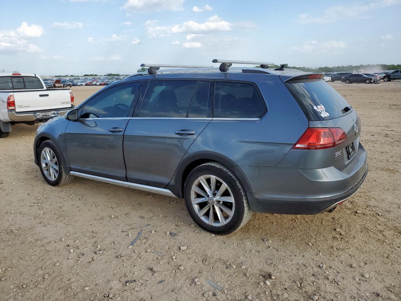 2017 Volkswagen Golf Alltrack S - Image 2