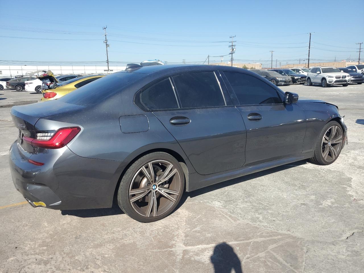 2021 BMW 330Xe - Фото 3