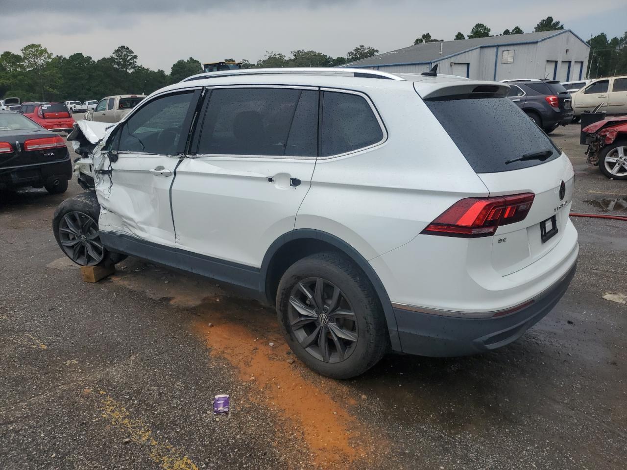 2023 Volkswagen Tiguan Se - Фото 2