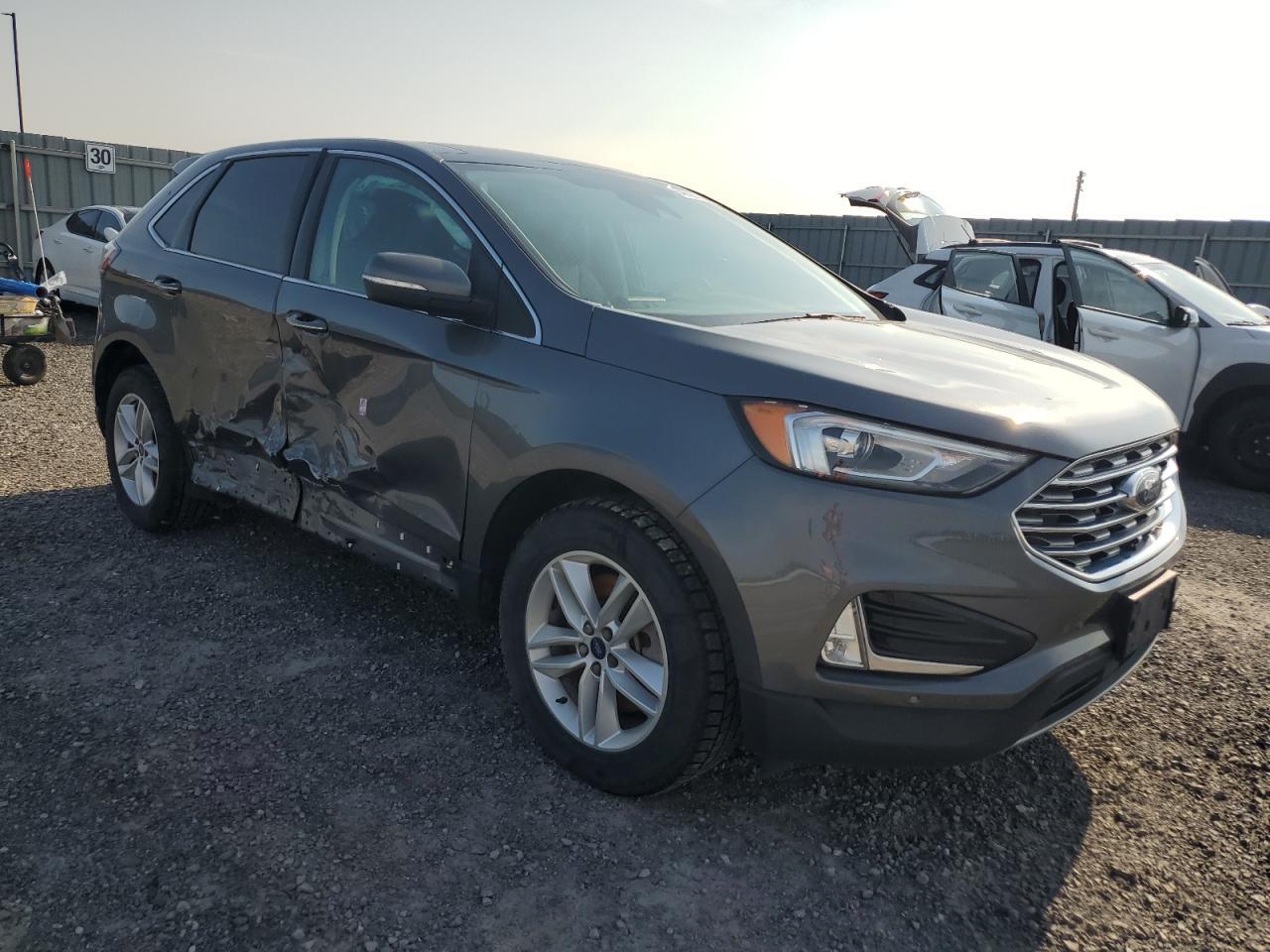 2022 Ford Edge Titanium - Image 4