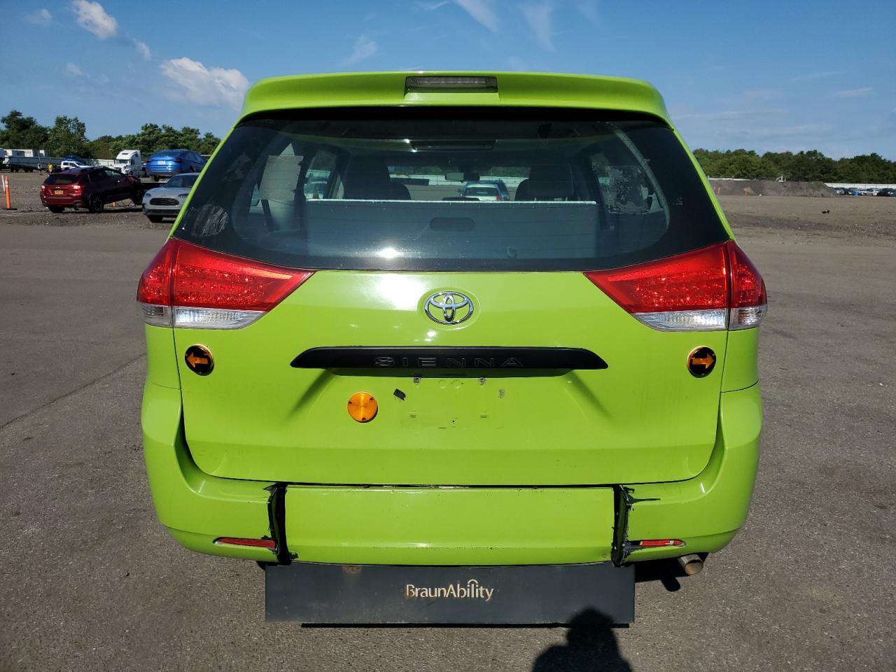 2014 Toyota Sienna - Фото 6