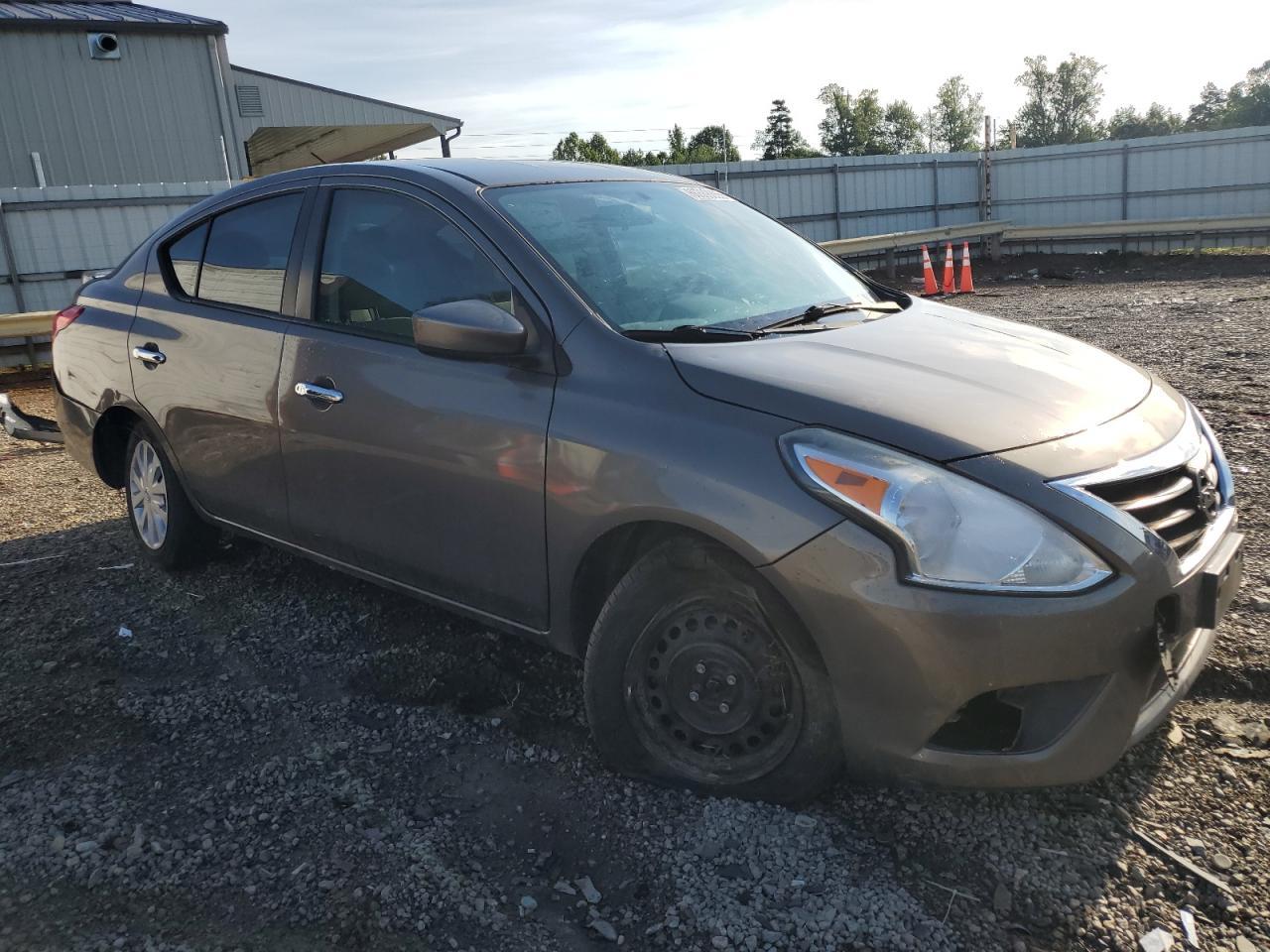 2015 Nissan Versa S - Фото 4