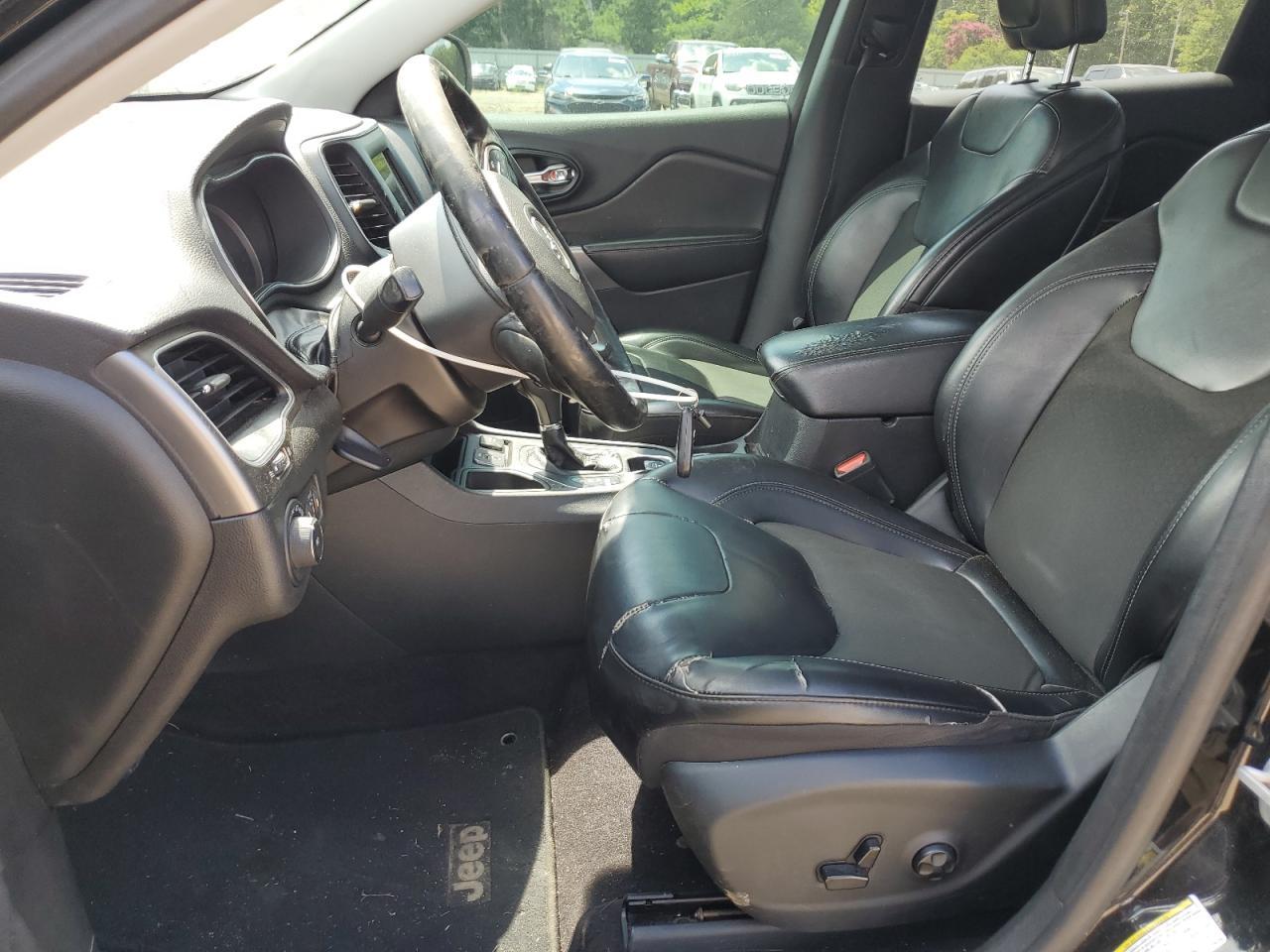 2019 Jeep Cherokee Latitude Plus - Image 7