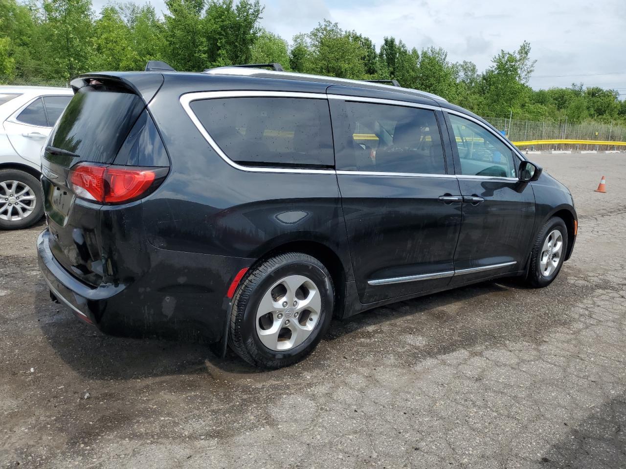 2017 Chrysler Pacifica Touring L Plus - Image 3
