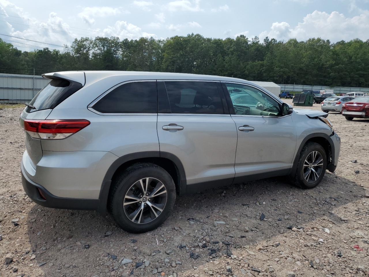 2019 Toyota Highlander Le - Image 3