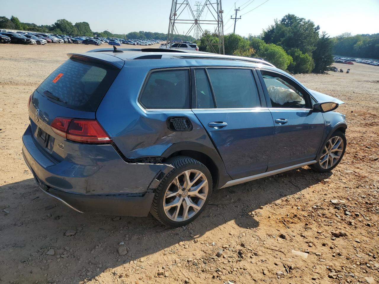 2017 Volkswagen Golf Alltrack S - Image 3