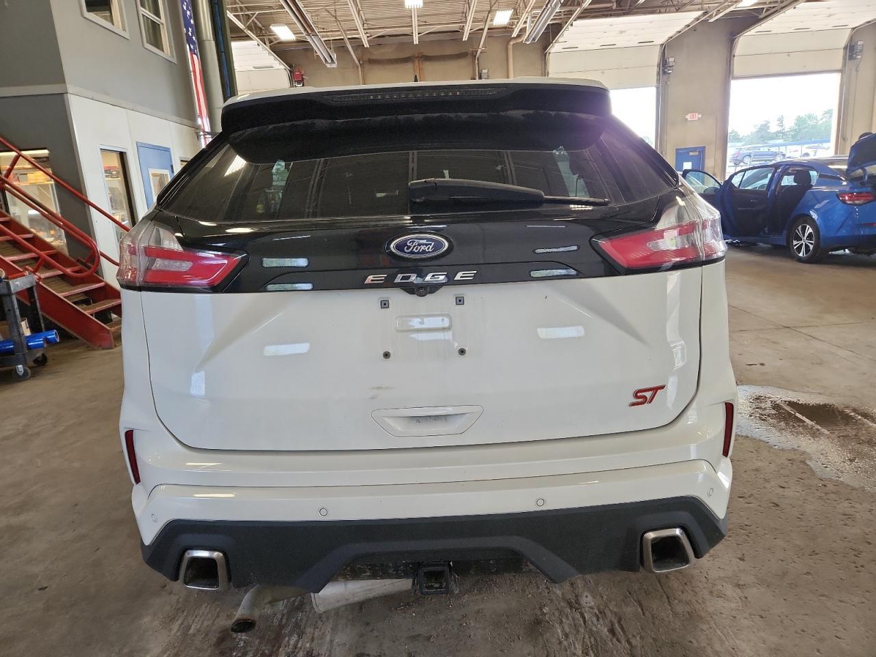 2022 Ford Edge St - Image 6