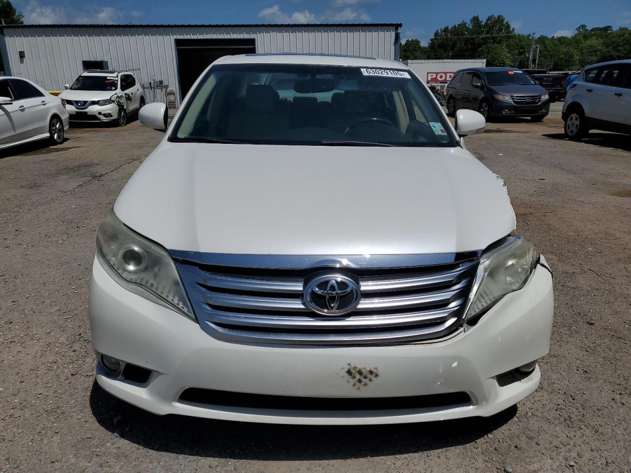 2011 Toyota Avalon Base - Image 5